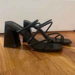 Like new black block heels open toe size 9 Zara like cute w wide leg jeans